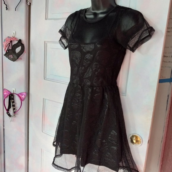 😵Fishnet overlay iron fist babydoll style "Skullz Club Mini Dress" ☠ Gothic nwt - Picture 9 of 16